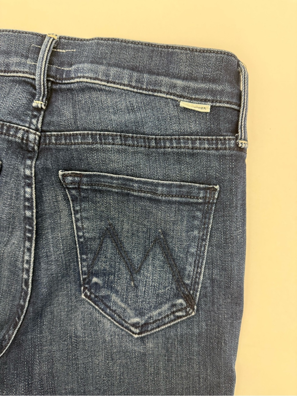 Mother Denim The Outsider Crop Flare Jeans: Two Strangers Ride On The Subway - Picture 9 of 16